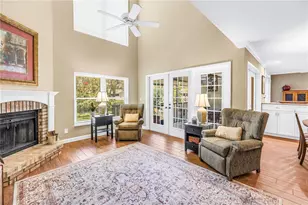 812 Amelia Ct NE, Saint Petersburg, FL 33702 - Photo 6