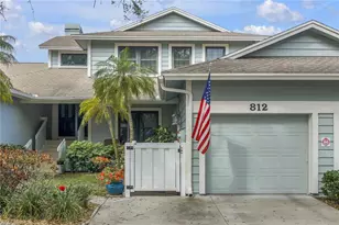 812 Amelia Ct NE, Saint Petersburg, FL 33702 - Photo 2