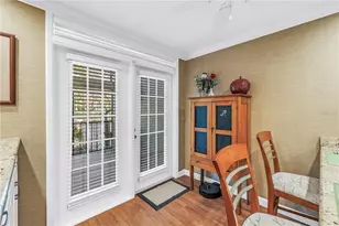 812 Amelia Ct NE, Saint Petersburg, FL 33702 - Photo 14