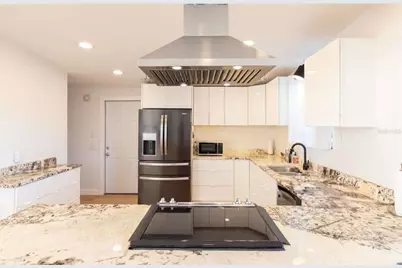 2110 Alcazar Way S, Saint Petersburg, FL 33712 - Photo 6