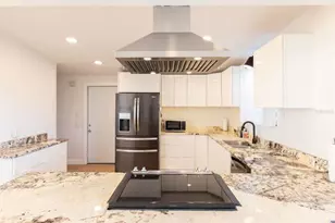 2110 Alcazar Way S, Saint Petersburg, FL 33712 - Photo 6