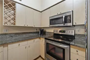 100 4th Ave S, Saint Petersburg, FL 33701 - Photo 8