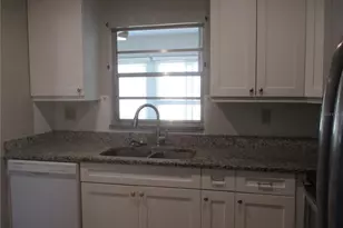 1904 Canterbury Ln, Sun City Center, FL 33573 - Photo 4