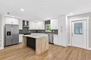 902 N 32nd St, Saint Petersburg, FL 33713 - Photo 8