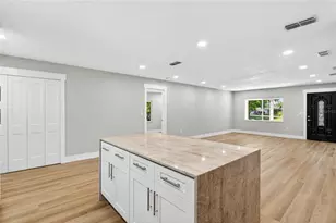 902 N 32nd St, Saint Petersburg, FL 33713 - Photo 10