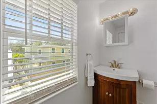 916 2nd St N, Saint Petersburg, FL 33701 - Photo 18