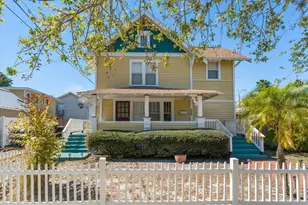 916 2nd St N, Saint Petersburg, FL 33701 - Photo 1