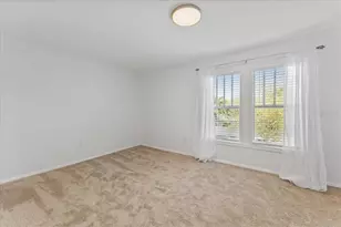 916 2nd St N, Saint Petersburg, FL 33701 - Photo 8