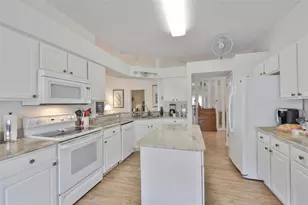 917 Villeroy Greens Dr, Sun City Center, FL 33573 - Photo 16