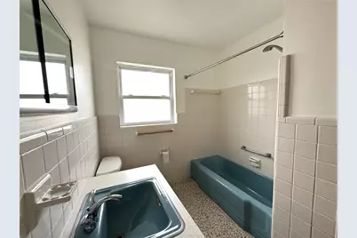 2420 68th Avenue S, Saint Petersburg, FL 33712 - Photo 8