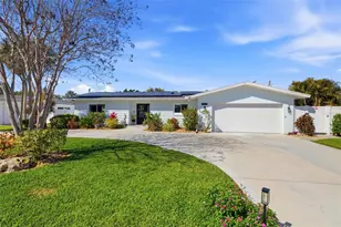 4029 38th Way S, Saint Petersburg, FL 33711 - Photo 2