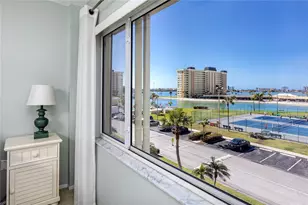 4650 Cove Cir, Saint Petersburg, FL 33708 - Photo 22