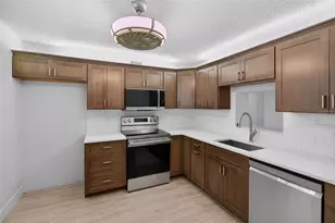 7645 Sun Island Dr S, South Pasadena, FL 33707 - Photo 8