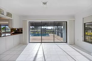 952 E Gondola Dr, Venice, FL 34293 - Photo 10