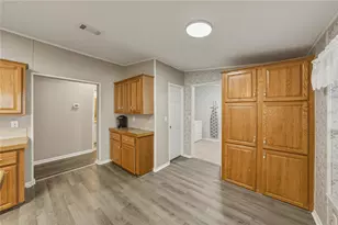 37410 Neukom Ave, Zephyrhills, FL 33541 - Photo 22