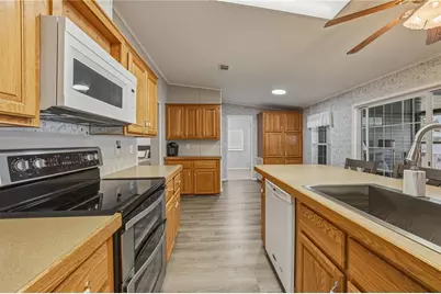 37410 Neukom Avenue, Zephyrhills, FL 33541 - Photo 20