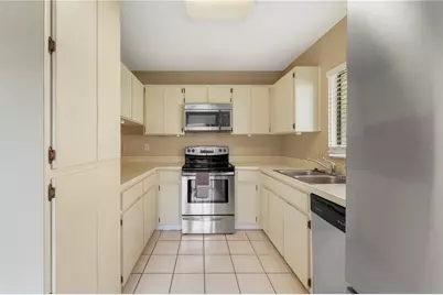 15202 W Pond Woods Drive, Tampa, FL 33618 - Photo 10