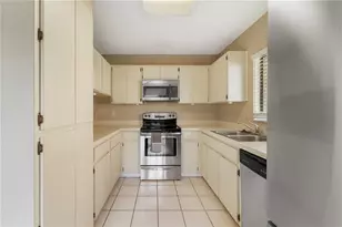 15202 W Pond Woods Dr, Tampa, FL 33618 - Photo 10