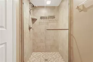 15202 W Pond Woods Dr, Tampa, FL 33618 - Photo 20