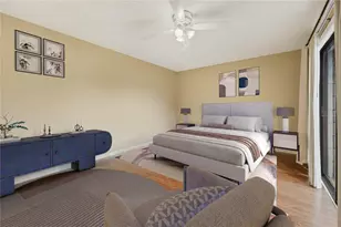 15202 W Pond Woods Dr, Tampa, FL 33618 - Photo 16