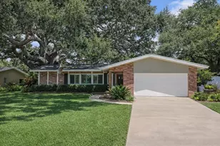 2353 Demaret Dr, Dunedin, FL 34698 - Photo 1