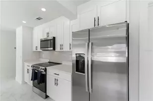 8205 Tanglewood Ln, Tampa, FL 33615 - Photo 14