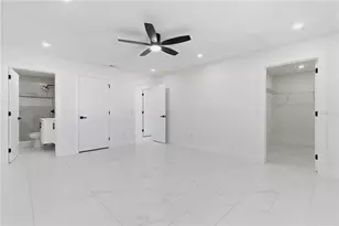 8205 Tanglewood Ln, Tampa, FL 33615 - Photo 16