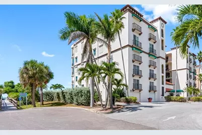200 121st Avenue #304, Treasure Island, FL 33706 - Photo 2