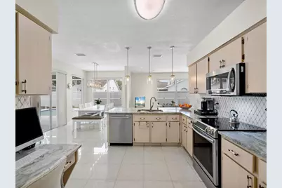 11310 Glenmont Drive, Tampa, FL 33635 - Photo 14