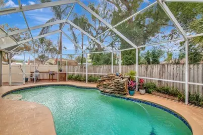 10212 Newport Circle, Tampa, FL 33612 - Photo 32