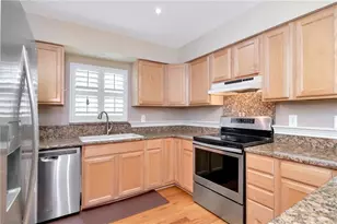 10212 Newport Cir, Tampa, FL 33612 - Photo 12