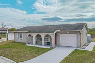 8327 Jacqueline Ct, Zephyrhills, FL 33541 - Photo 6