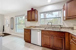 2400 Granada Cir W, Saint Petersburg, FL 33712 - Photo 8