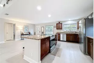 2400 Granada Cir W, Saint Petersburg, FL 33712 - Photo 12