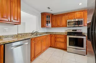 10375 Carrollwood Ln, Tampa, FL 33618 - Photo 6