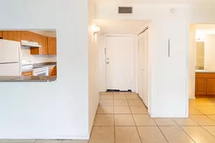 2876 Somerset Park Dr, Tampa, FL 33613 - Photo 12