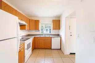 2876 Somerset Park Dr, Tampa, FL 33613 - Photo 4