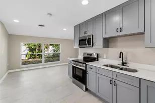 729 Spanish Main Dr, Apollo Beach, FL 33572 - Photo 4
