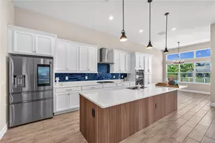 5305 Wishing Arch Dr, Apollo Beach, FL 33572 - Photo 2