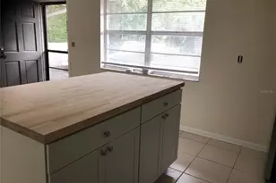 135 NE Madison Cir N, Saint Petersburg, FL 33702 - Photo 6