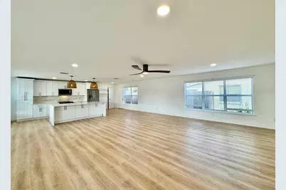 1101 46th Street N, Saint Petersburg, FL 33713 - Photo 4