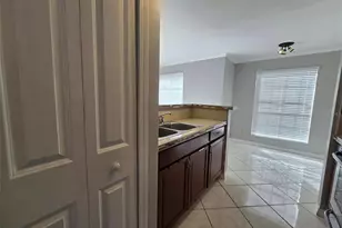 8630 Mallard Reserve Dr, Tampa, FL 33614 - Photo 6