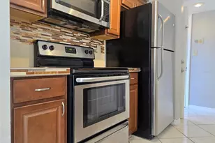 8630 Mallard Reserve Dr, Tampa, FL 33614 - Photo 4