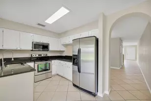 632 Kensington Lake Cir, Brandon, FL 33511 - Photo 14