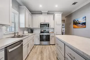 7824 Kay Marie Ave, Zephyrhills, FL 33541 - Photo 18