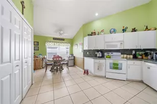 505 Beth Ann St, Valrico, FL 33594 - Photo 4