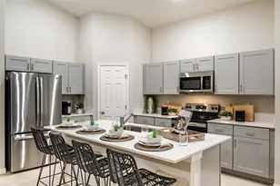 36702 Thornhedge Dr, Zephyrhills, FL 33541 - Photo 2