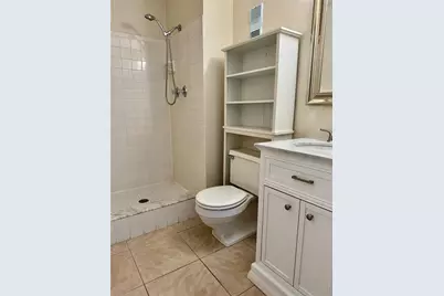 3819 N Oak Drive #I42, Tampa, FL 33611 - Photo 6
