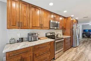 5942 13th St, Zephyrhills, FL 33542 - Photo 10