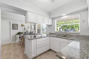 4415 7th St S, Saint Petersburg, FL 33705 - Photo 6